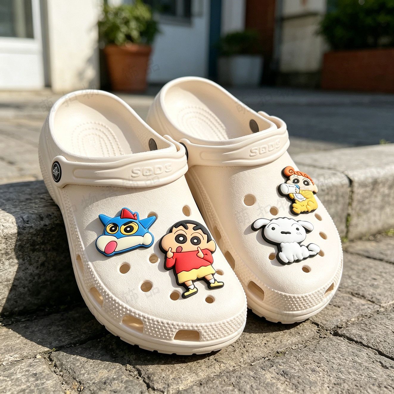 Crayon Shin-chan shoe flower a - Florist Supplies recension och pris